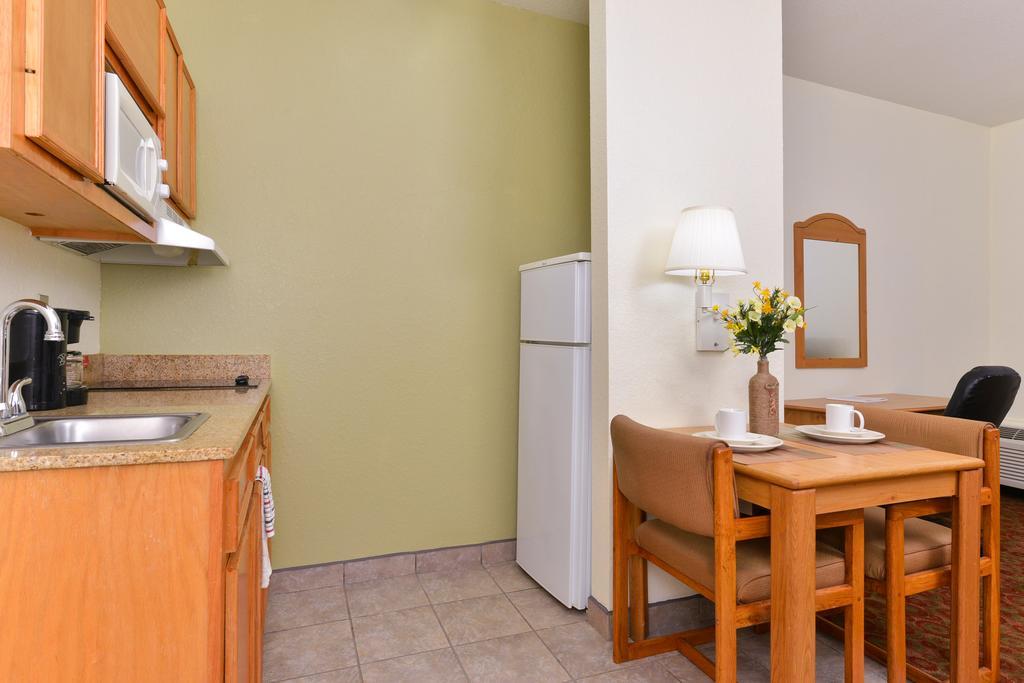 Americas Best Value Inn&Suites-Winnie Exterior foto